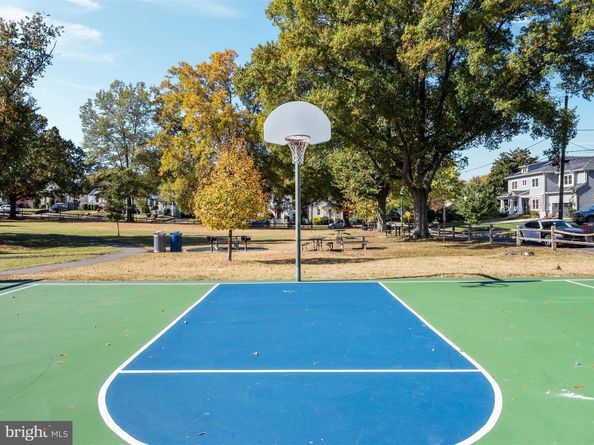 112 S Barton Street, Arlington VA 22204