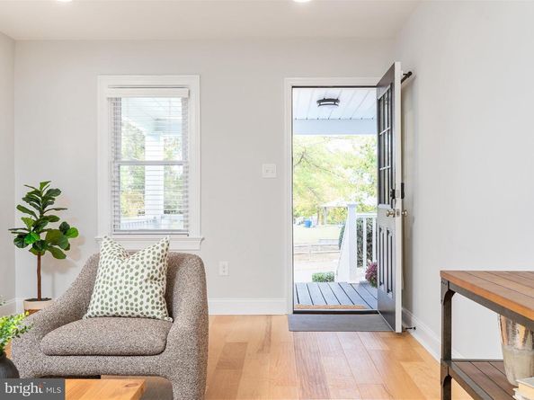 112 S Barton Street, Arlington VA 22204