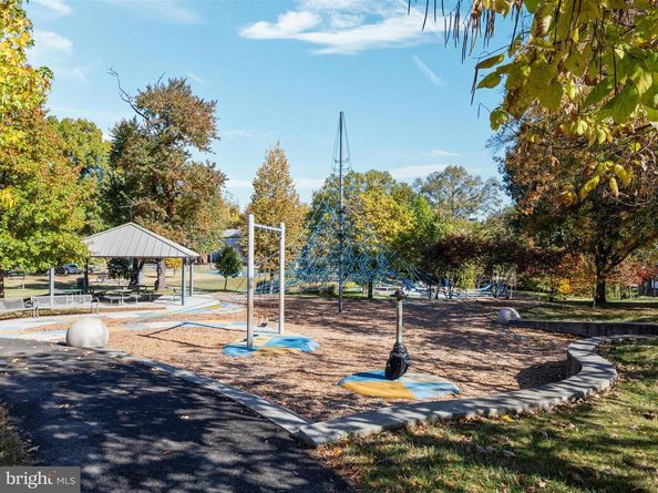 112 S Barton Street, Arlington VA 22204