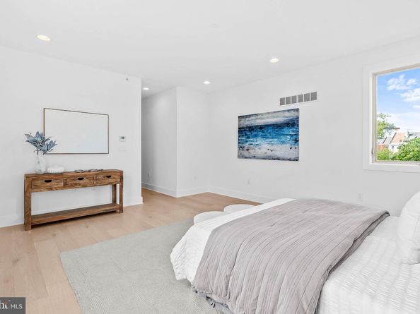 740 S Columbus Boulevard 16, Philadelphia PA 19147