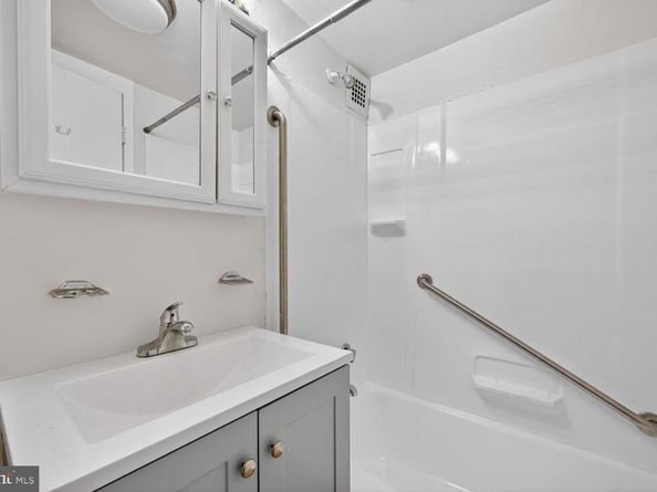1260 NW 21st Street NW 210, Washington DC 20036
