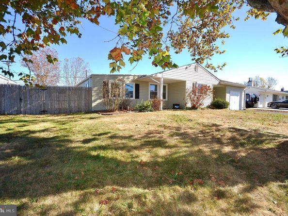 22 Disk Lane, Levittown PA 19055