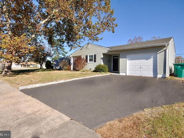 22 Disk Lane, Levittown PA 19055