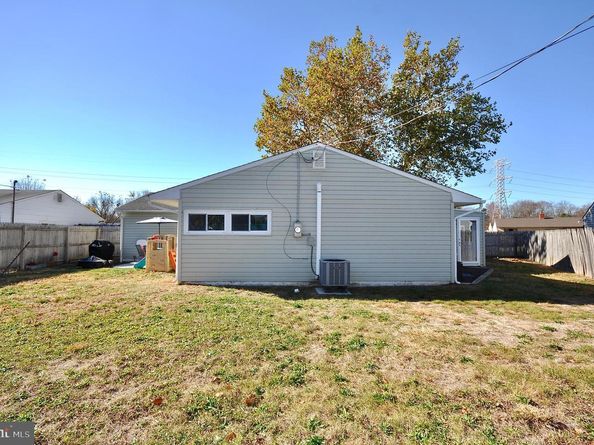 22 Disk Lane, Levittown PA 19055