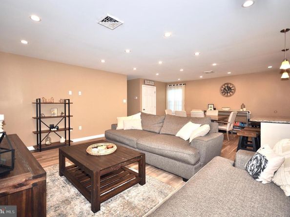22 Disk Lane, Levittown PA 19055