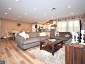 22 Disk Lane, Levittown PA 19055