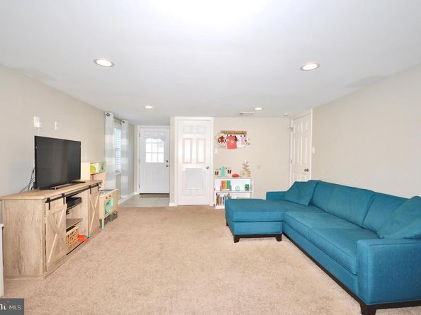 22 Disk Lane, Levittown PA 19055