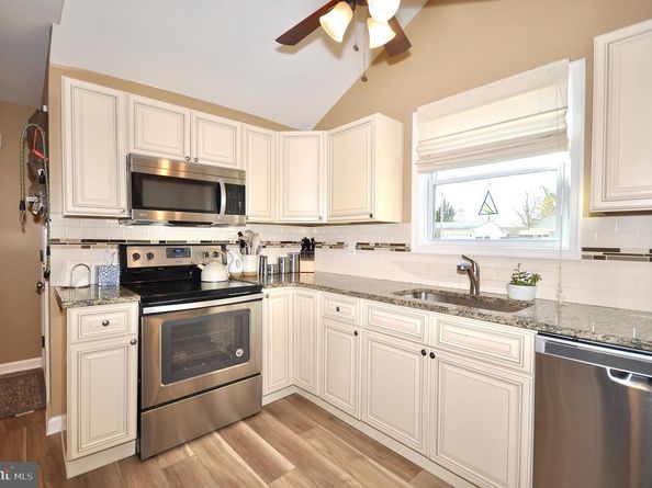 22 Disk Lane, Levittown PA 19055