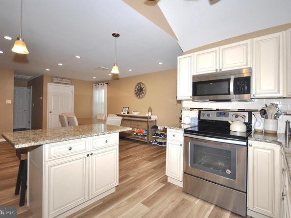 22 Disk Lane, Levittown PA 19055