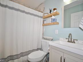22 Disk Lane, Levittown PA 19055
