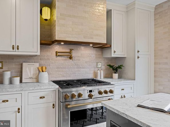 242 Locust Street, Philadelphia PA 19106