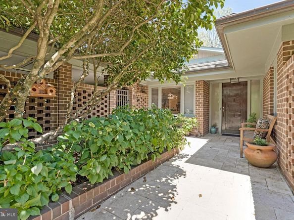6952 Kyleakin Court, Mclean VA 22101