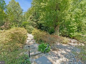 6952 Kyleakin Court, Mclean VA 22101