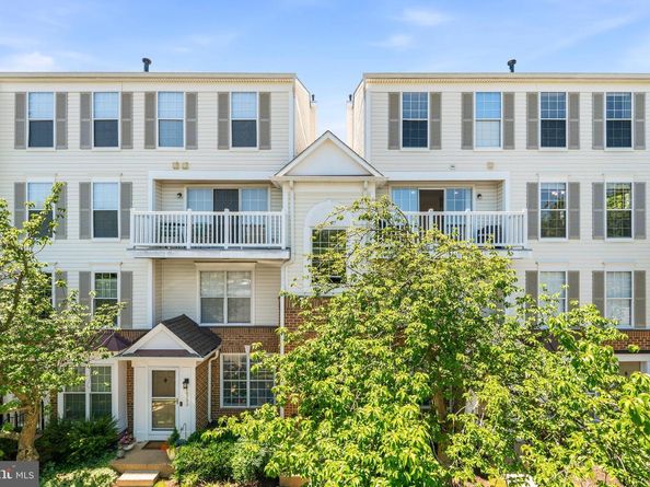 46994 Courtyard Square 301, Sterling VA 20164