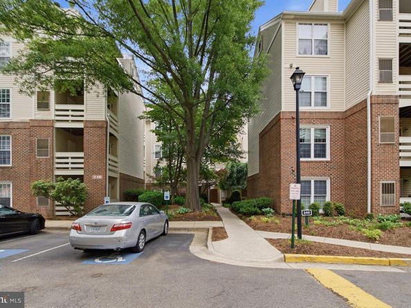240 S Reynolds Street 212, Alexandria VA 22304
