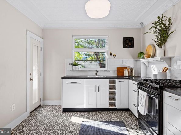 1114 Pierce Street, Philadelphia PA 19148