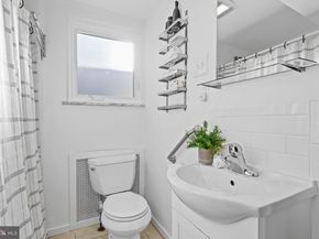 1114 Pierce Street, Philadelphia PA 19148