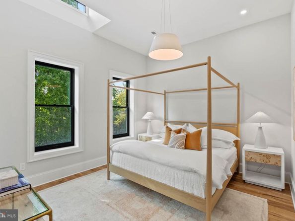 323 10TH Street NE, Washington DC 20002