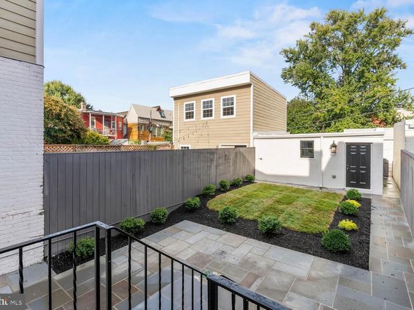 323 10TH Street NE, Washington DC 20002