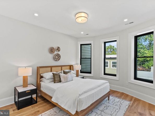 323 10TH Street NE, Washington DC 20002