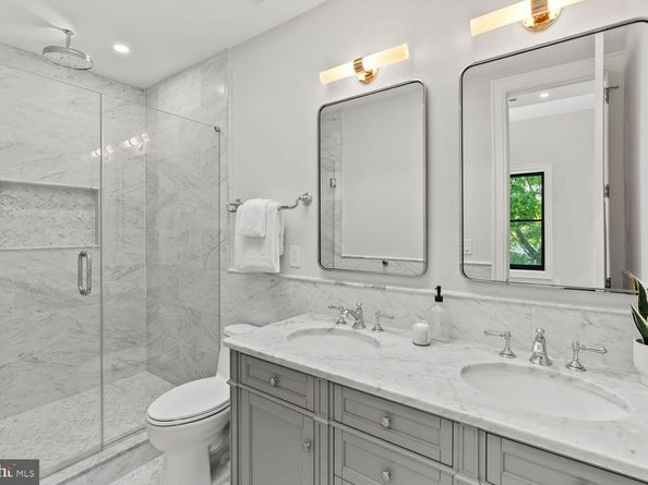 323 10TH Street NE, Washington DC 20002