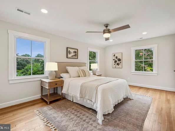 3801 Lorcom Lane N, Arlington VA 22207