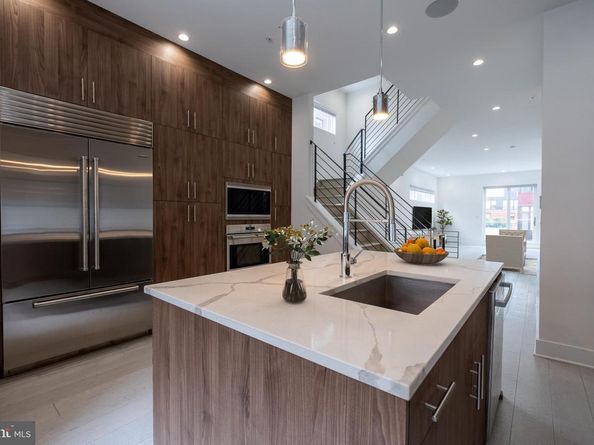 106 Sansom Street, Philadelphia PA 19106