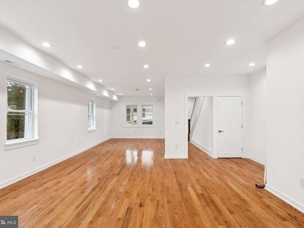 65 Limekiln Pike, Glenside PA 19038