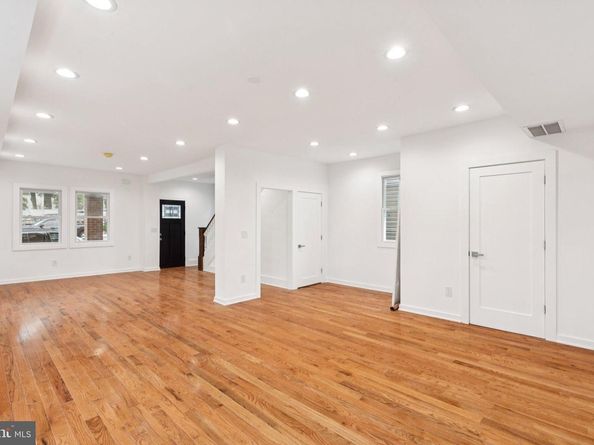 65 Limekiln Pike, Glenside PA 19038