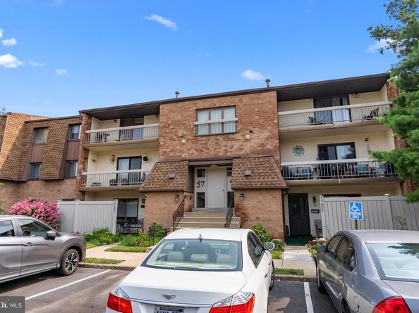 57103 Delaire Landing Road 103, Philadelphia PA 19114