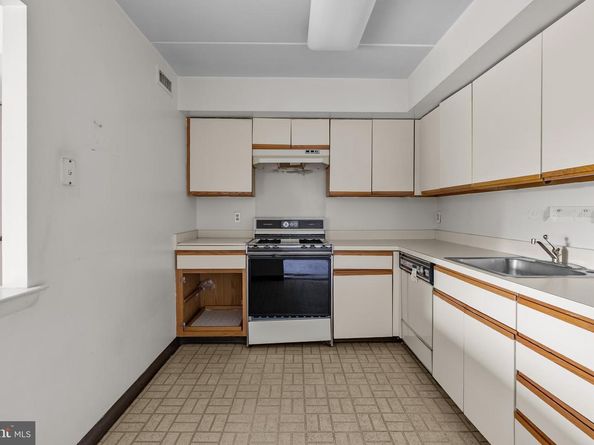 57103 Delaire Landing Road 103, Philadelphia PA 19114