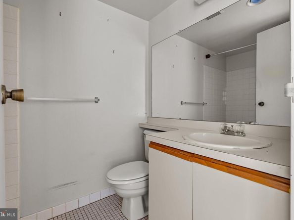 57103 Delaire Landing Road 103, Philadelphia PA 19114