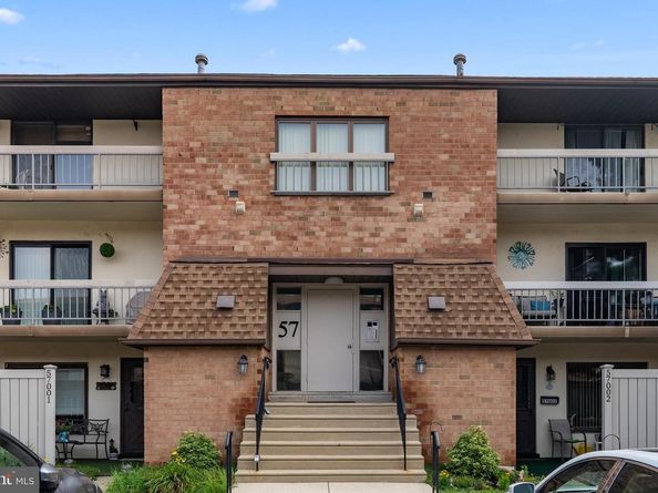 57103 Delaire Landing Road 103, Philadelphia PA 19114
