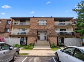 57103 Delaire Landing Road 103, Philadelphia PA 19114