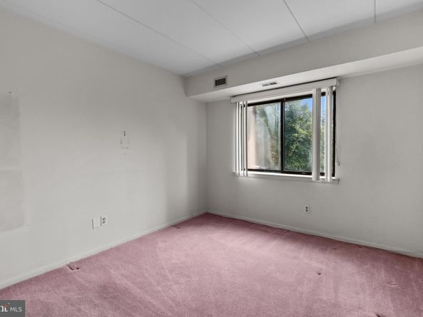 57103 Delaire Landing Road 103, Philadelphia PA 19114