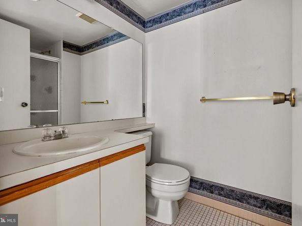 57103 Delaire Landing Road 103, Philadelphia PA 19114