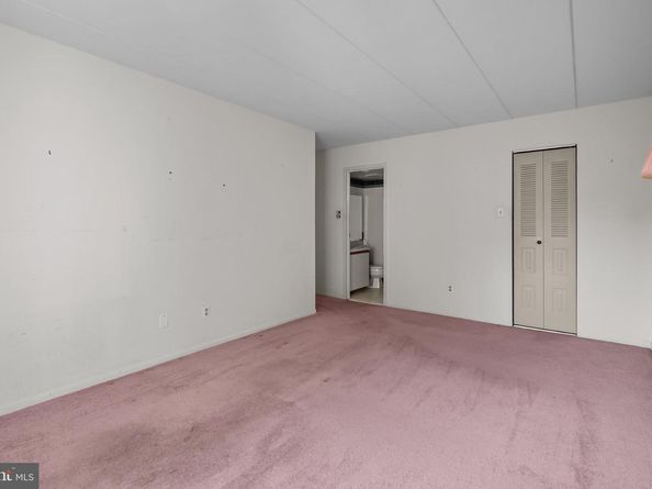 57103 Delaire Landing Road 103, Philadelphia PA 19114