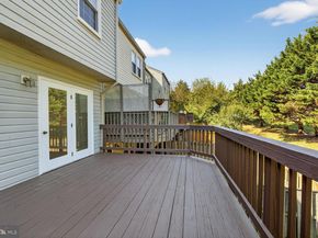 21747 Leatherleaf Circle, Sterling VA 20164