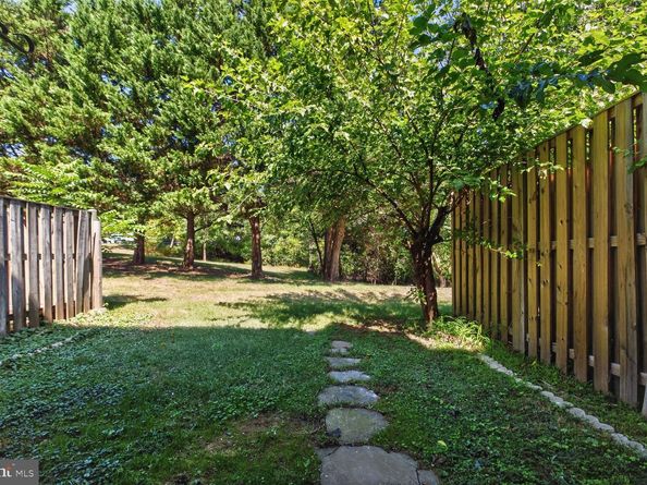 21747 Leatherleaf Circle, Sterling VA 20164