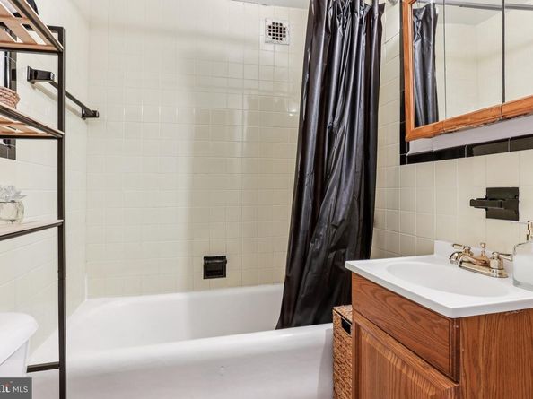 1324 Locust Street 625, Philadelphia PA 19107