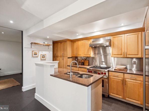 15 Saint James Court 7, Philadelphia PA 19106