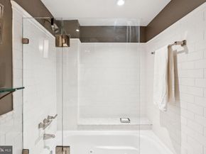 15 Saint James Court 7, Philadelphia PA 19106