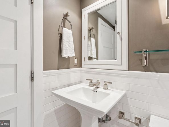 15 Saint James Court 7, Philadelphia PA 19106