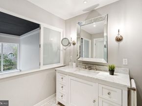 15 Saint James Court 7, Philadelphia PA 19106