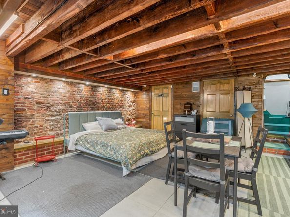 105 S 2nd Street, Philadelphia PA 19106