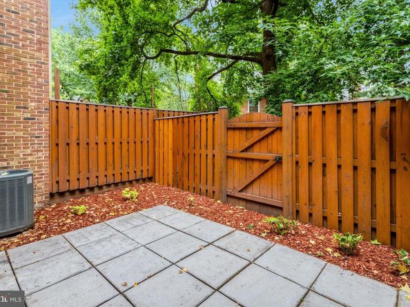 2540 S Walter Reed Drive 4, Arlington VA 22206