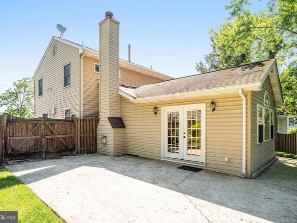 2052 Arch Drive, Falls Church VA 22043