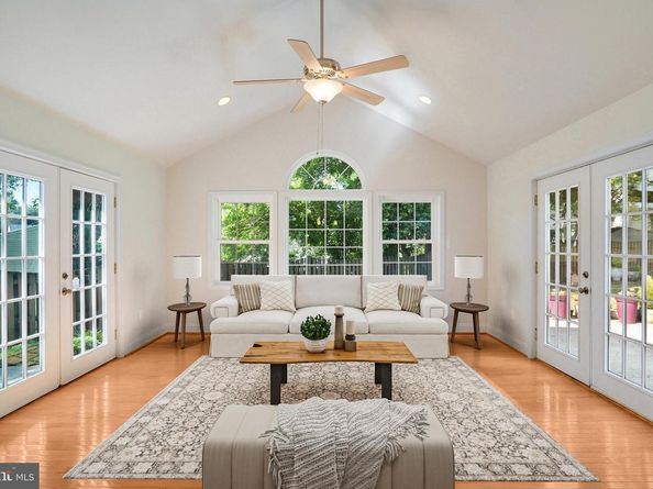 2052 Arch Drive, Falls Church VA 22043