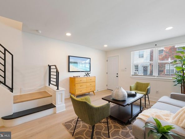 914 Winton Street, Philadelphia PA 19148