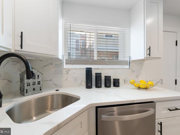914 Winton Street, Philadelphia PA 19148